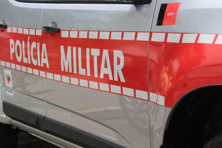 Viaturas da Polícia Militar têm pneus furados durante bloco de