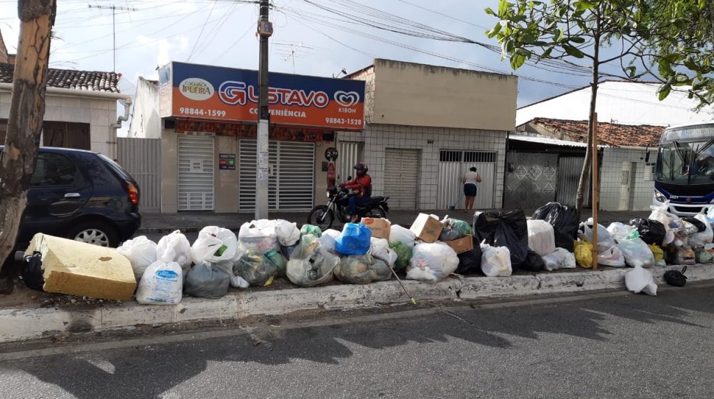 Apresentador da Arapuan diz que falta de pagamento da PMCG deixa cidade tomada pelo lixo