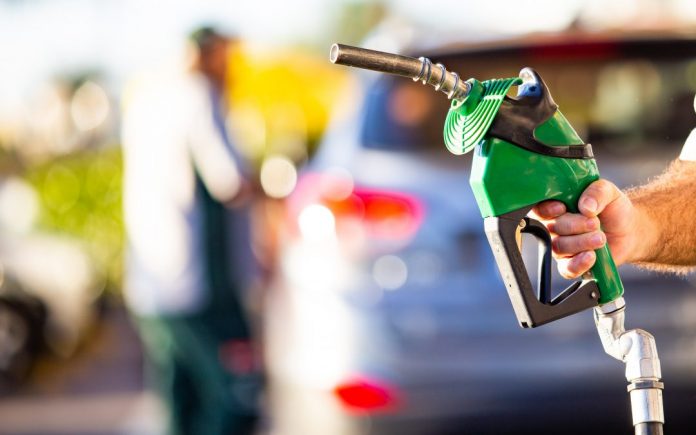 Preço médio da gasolina cai R$ 1,32 em um mês na Paraíba, aponta ANP
