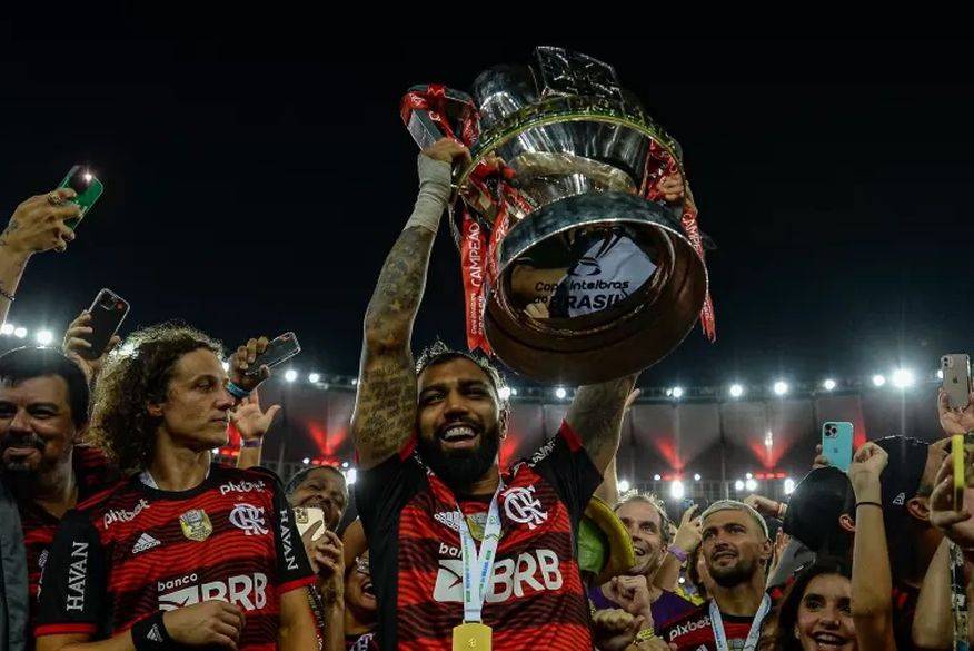 Nos pênaltis, Flamengo derrota Corinthians e conquista a Copa do Brasil