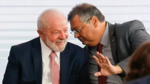 Análise: Lula, Dino e o comunismo no Brasil e no mundo